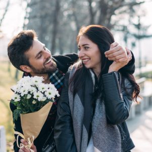 Moderne Romantik im Generationenvergleich: Blumen und erste Dates bei Gen Z und Millennials